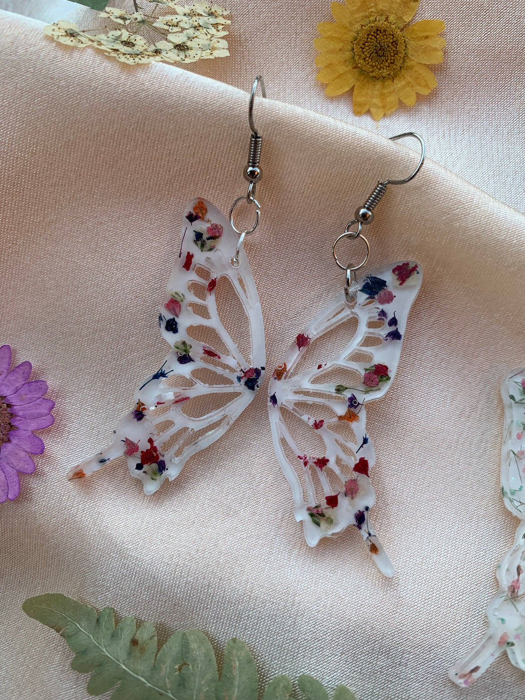 Sliver hook flower butterfly wing earrings