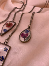 Load image into Gallery viewer, Bronze flower necklaces
