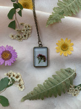 Load image into Gallery viewer, Bronze white background flower necklaces
