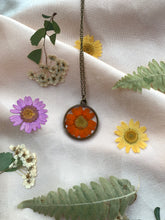 Load image into Gallery viewer, Bronze flower necklaces
