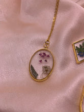 Load image into Gallery viewer, Gold flower necklaces
