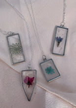 Load image into Gallery viewer, Sliver flower necklaces
