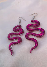Load image into Gallery viewer, Dark pink glitter snake earrings

