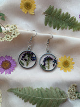 Load image into Gallery viewer, Circle flower earrings
