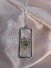 Load image into Gallery viewer, Sliver flower necklaces
