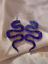 Load image into Gallery viewer, Purple glitter snake earrings
