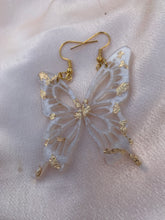 Load image into Gallery viewer, Pearl butterfly wing earrings (GOLD)
