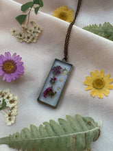 Load image into Gallery viewer, Bronze white background flower necklaces
