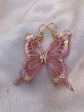 Load image into Gallery viewer, Pearl butterfly wing earrings (GOLD)
