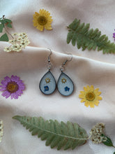 Load image into Gallery viewer, Sliver tear drop flower earrings
