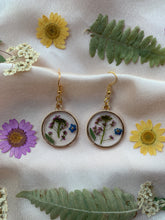 Load image into Gallery viewer, Circle flower earrings
