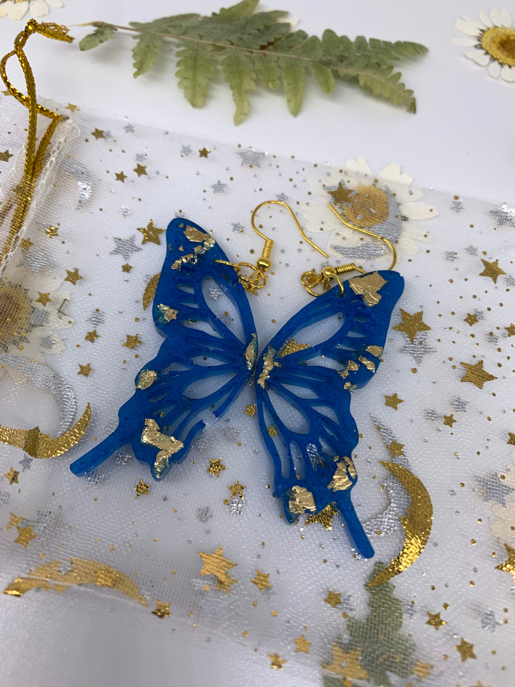 (2) Pearl butterfly wing earrings (GOLD)