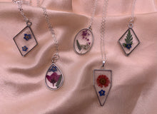 Load image into Gallery viewer, Sliver flower necklaces
