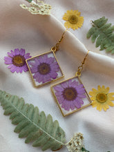 Load image into Gallery viewer, square flower earrings
