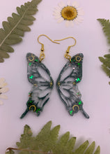 Load image into Gallery viewer, Green pearl sun butterfly wing earrings
