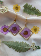 Load image into Gallery viewer, square flower earrings
