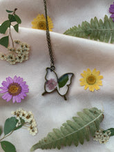 Load image into Gallery viewer, Bronze flower necklaces
