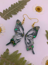 Load image into Gallery viewer, Green pearl sun butterfly wing earrings
