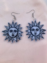 Load image into Gallery viewer, White sun face earrings
