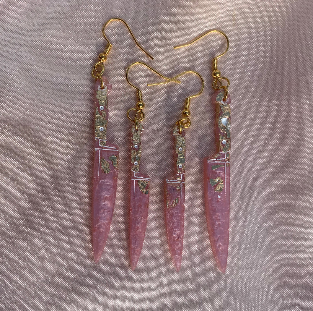 Pearl pink and gold knife earrings