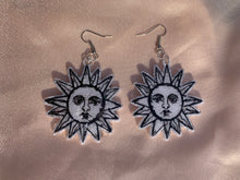 Load image into Gallery viewer, White sun face earrings
