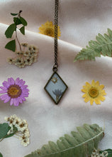 Load image into Gallery viewer, Bronze white background flower necklaces
