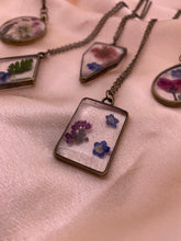 Load image into Gallery viewer, Bronze flower necklaces
