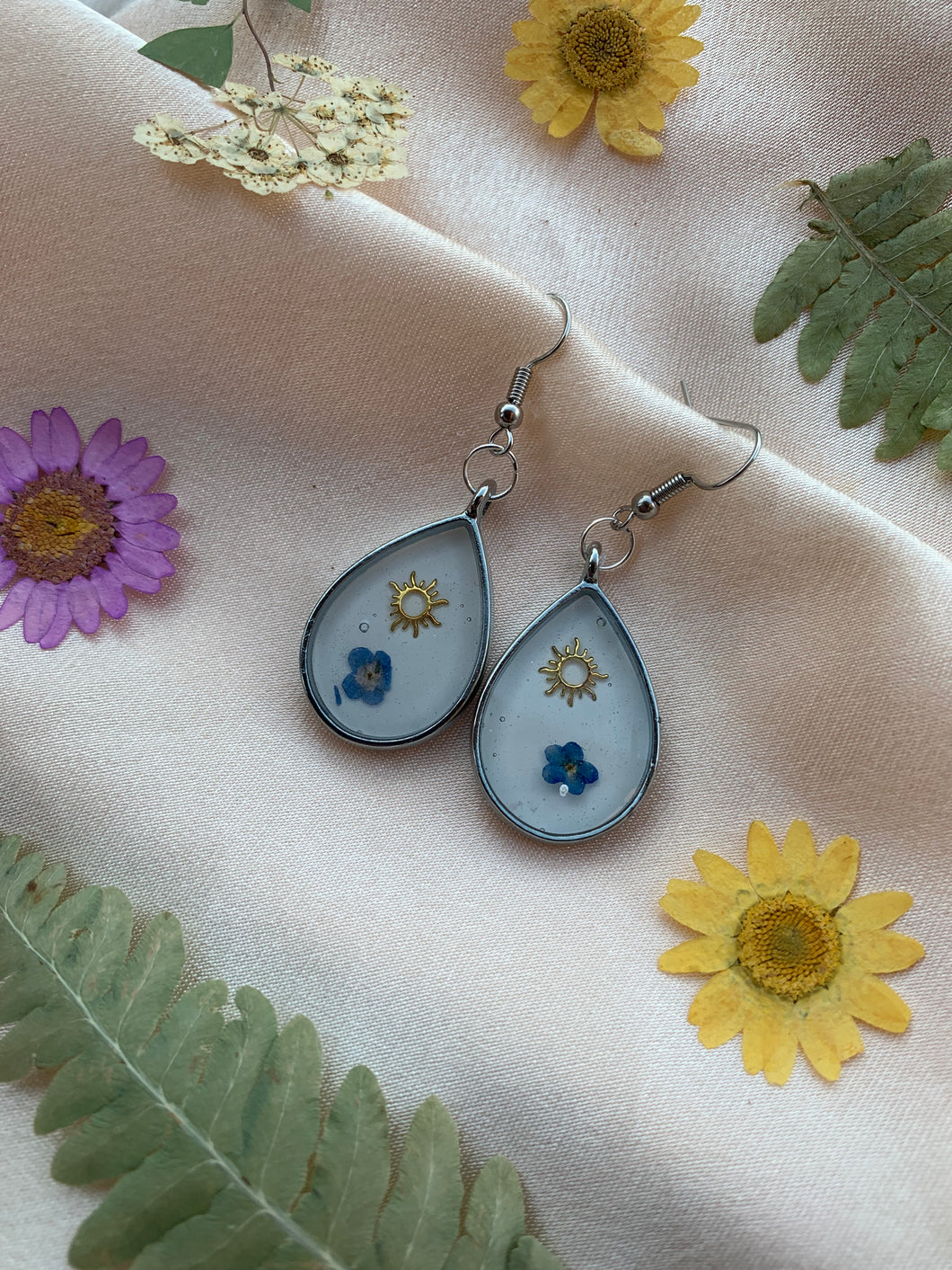 Sliver tear drop flower earrings