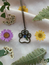 Load image into Gallery viewer, Bronze flower necklaces
