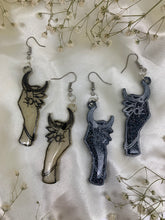 Load image into Gallery viewer, Moon hand earrings
